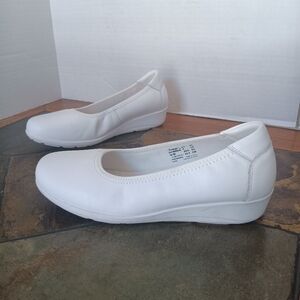 Propet Shoes Women's White Size 6.5 Slip-On Comfort Walking Nursing Ballet Wedge